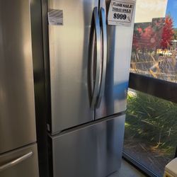 New 
33 in. W. 21 cu.ft. SMART Counter Depth MAX French Door Refrigerator with Ice Maker in PrintP