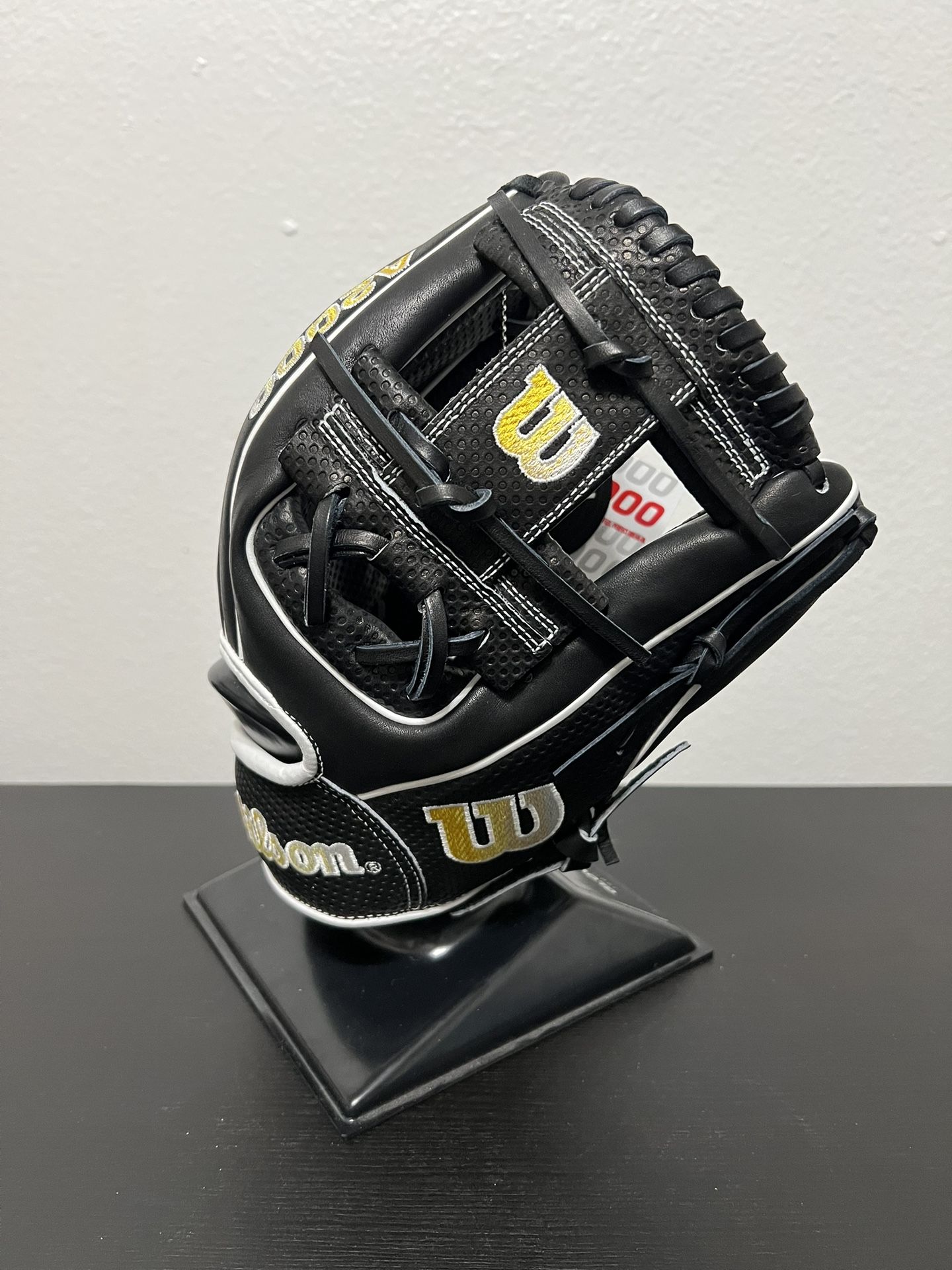 Wilson A2000 11.5 Inch Infield Baseball Glove