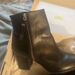 Woman Black Boots Micheal Khorrs