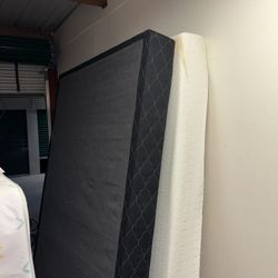 Queen Size Memory Foam Mattress And box Spring 