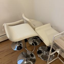 4 Bar stools