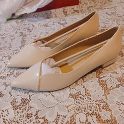 Size 9m Journee Carman Women's Flat Shoe