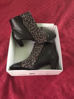 11w Leopard zip up boots
