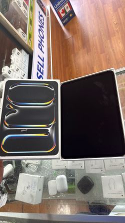 iPad Pro 11-inch M4 256GB WiFi Only Open Box Used 