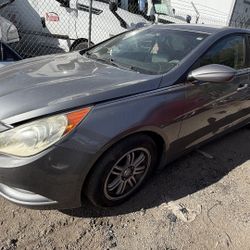 2012 Hyundai Sonata sedan 220k miles good for parts 