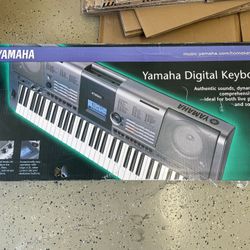 Yamaha YPT-400 Digital Keyboard
