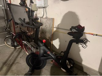 Peloton bike with a size 40 shoes