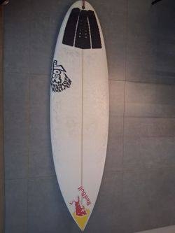 Surfboard Lost  5' 10"