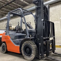 2019 PNEUMATIC TOYOTA M8 forklift for sale 