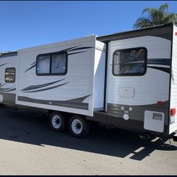 2016 Forest River Cruise Lite  24’ Travel Trailer