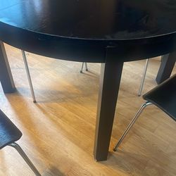 Expandable Table With Chairs