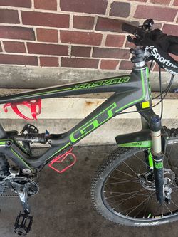 GT Zaskar 100 Carbon Fiber bicycle