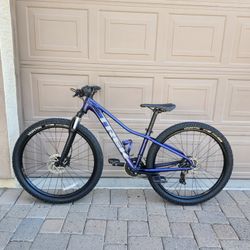 TREK MARLIN 5 MOUNTAIN BIKE 27.5 INCH READY TO RIDE ( CHECK MY OTHER BIKES)