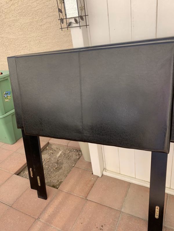Full Size Headboard Only 20 pick up only Russell and Boulder for Sale