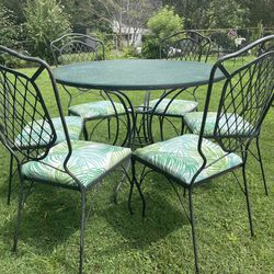 Outdoor Patio Table And Chairs 