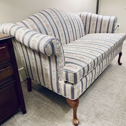 Beautiful Classic Traditional Sofa! Delivery Available!