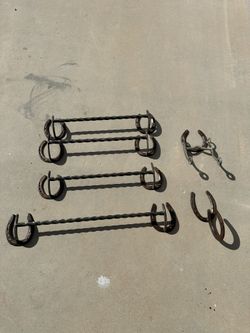 Horseshoe Towel Bar Set