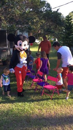 Pase un rato agradable con Mr & Mrs Mouse o con otros personajes