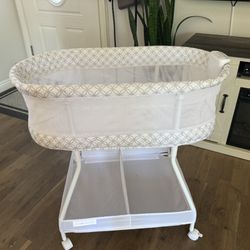 Bassinet With Wheels 