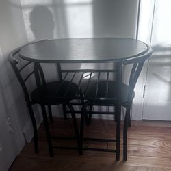 Table Whit 2 Chairs