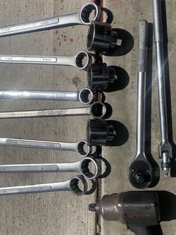 Tools Sockets 2-7/16 2-5/16 2-1/2 Wrench (3) 1-1/2 1-7/8 1-5/8 2in 1-3/4 (2) Socket Wrench’s 3/4 Impact