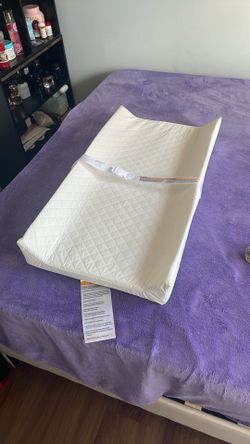Cambiador de espuma para bebé – $25 (como nuevo) 🧸