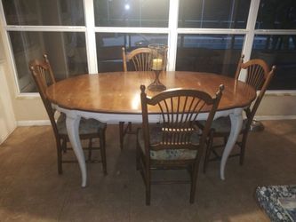 Nice Ethan Allen Kitchen country French table 4 chairs