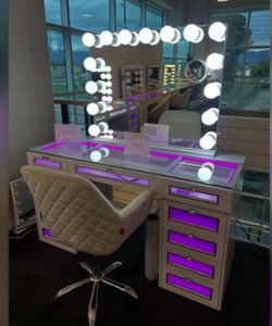 Brand new elegant vanity mirror set