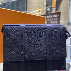 authentic Louis Vuitton Trunk Bag BMT .unisex