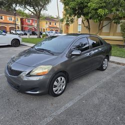 Toyota Yaris Título Limpio En Venta!