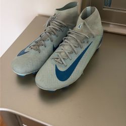 Nike Mercurial Superfly 9 Academy FG/MG cleats.