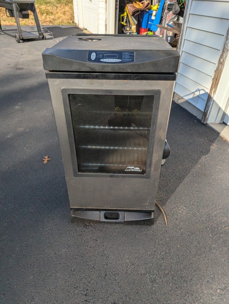 Masterbuilt Electric Smoker
