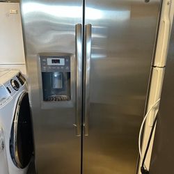 GE Side By Side Refrigerator In Very Good Condition 