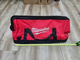 NEW Milwaukee 23 Inch XL Tool Bag With Interior Pockets