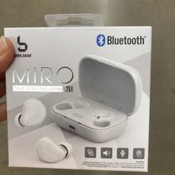 NWT Bluetooth True Wireless Earbuds 