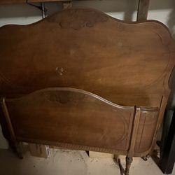 1920-40 Antique Wood Bed Sexy Legs