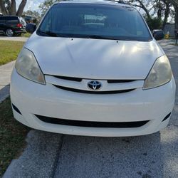 Toyota Siena 2008 White 6 Cylinder 