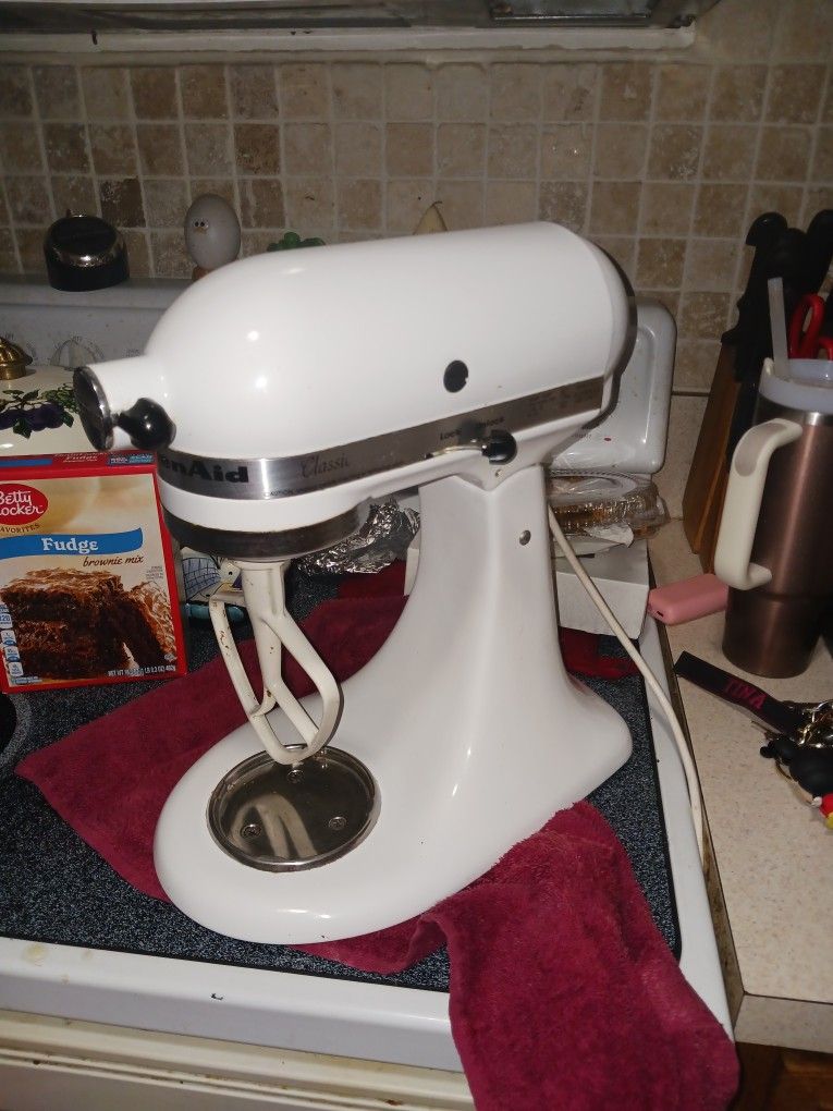Kitchenmaid Mixer Comeswhat U See Runs Great 75 Firm