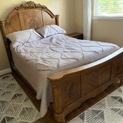 Queen Size Wooden Bedroom Set – Used