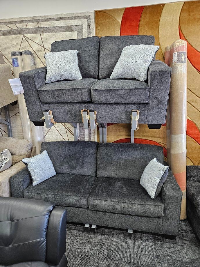 ¡No se necesita crédito! Juego de sala Ashley modelo Altari de 2 piezas (sofá y loveseat) — ¡Especial!