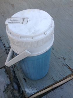 IGLOO BEVERAGE CONTAINER