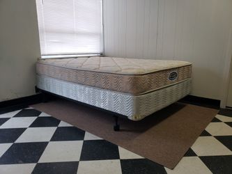 Full size set - can DELIVER almost anywhere for $20 extra - gently used and in very good condition 😍