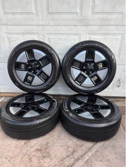 18 inch Honda Crv and Hrv wheels with New Tires!!!