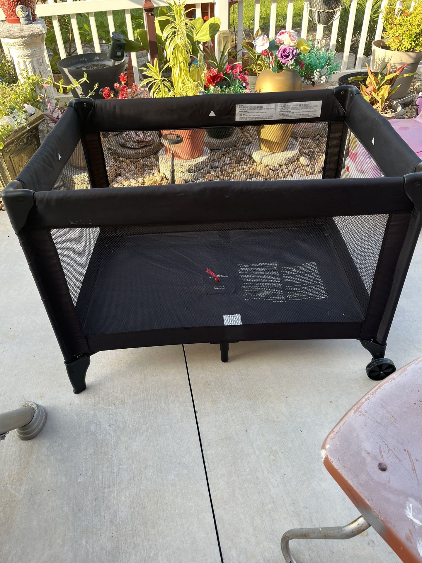 Playpen for children only needs a floor mattress, but it is very clean and in good condition.