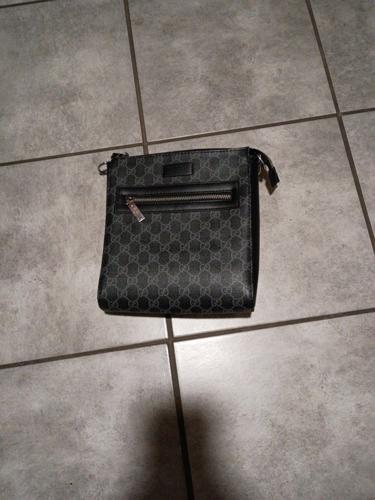 Gucci GG Supreme messenger bag