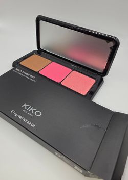 KIKO Milano Multi Finish Trio Blush & Bronzer Palette -1 Bronzer And 2 Blushes In Matte And Metallic Finishes
03 Pink