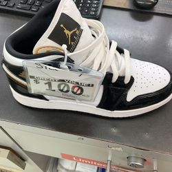 Jordan 1 Mid Patent Black White Gold