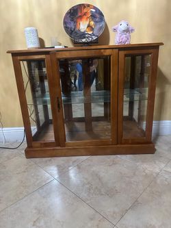 Curio Diapaly Cabinet ,w Shelves,mirror