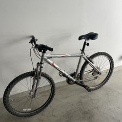Giant Mountain Bike - Good Condition - Minor Tuning Needed