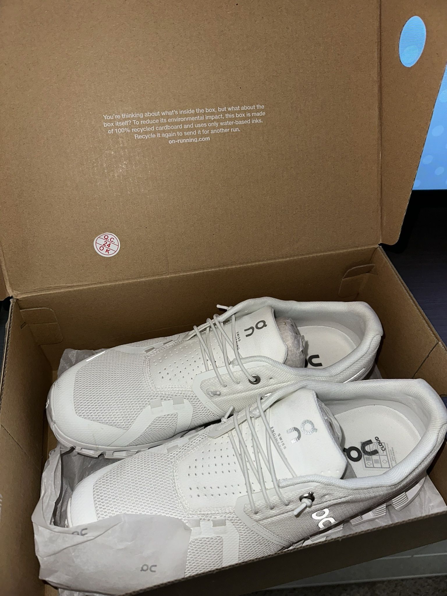 White Sneakers 